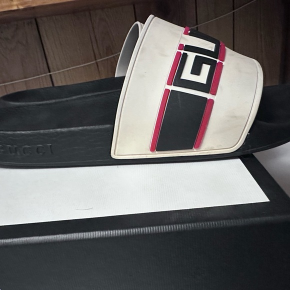 Men\'s gucci slides box says size 11 which is uk sizing main image 4